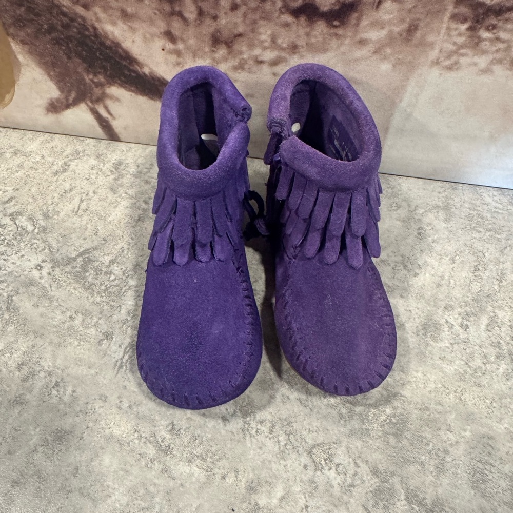 Minnetonka Infants Suede Ankle Boots with Back Flap, Round Toe, Purple, Size 3